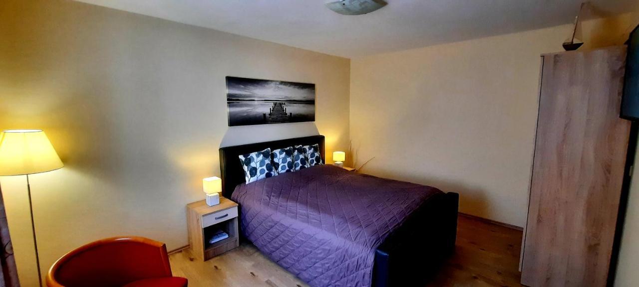 Pool Apartments Karlsbad Buitenkant foto