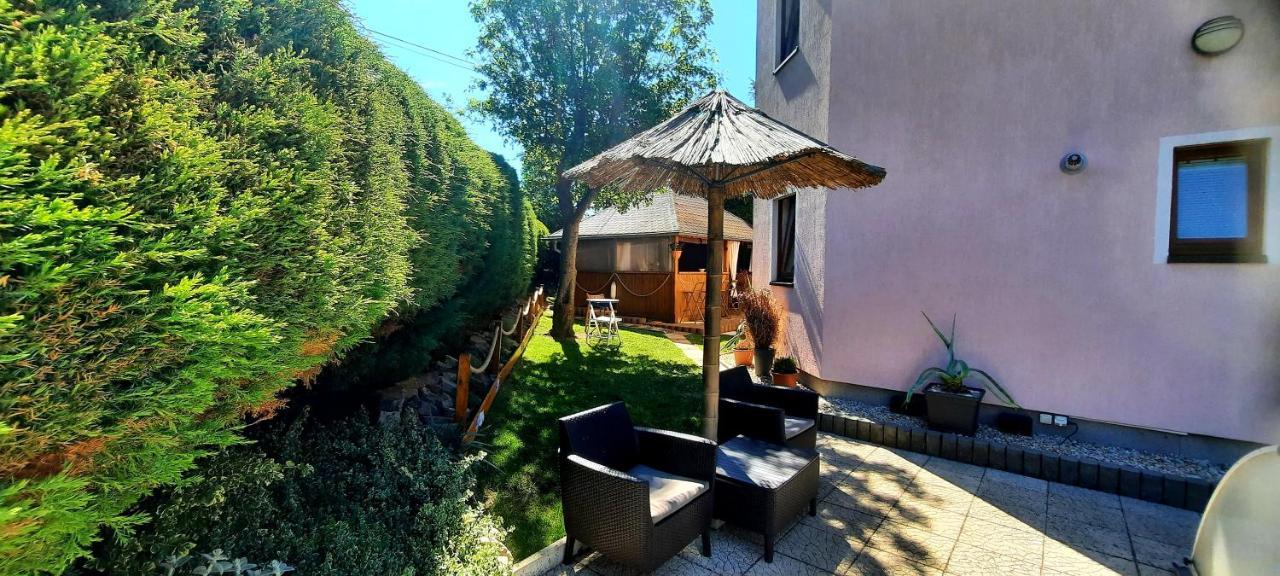 Pool Apartments Karlsbad Buitenkant foto