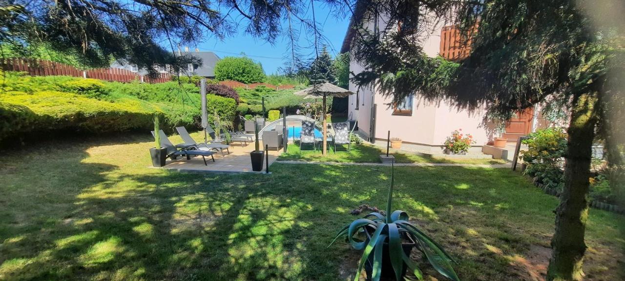 Pool Apartments Karlsbad Buitenkant foto