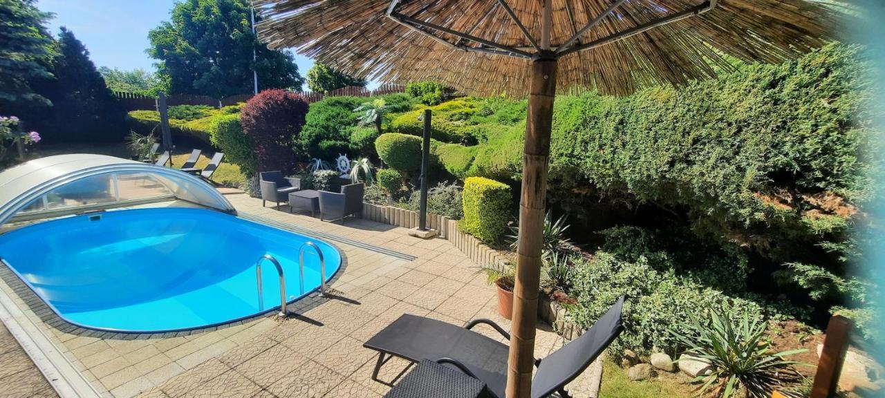 Pool Apartments Karlsbad Buitenkant foto